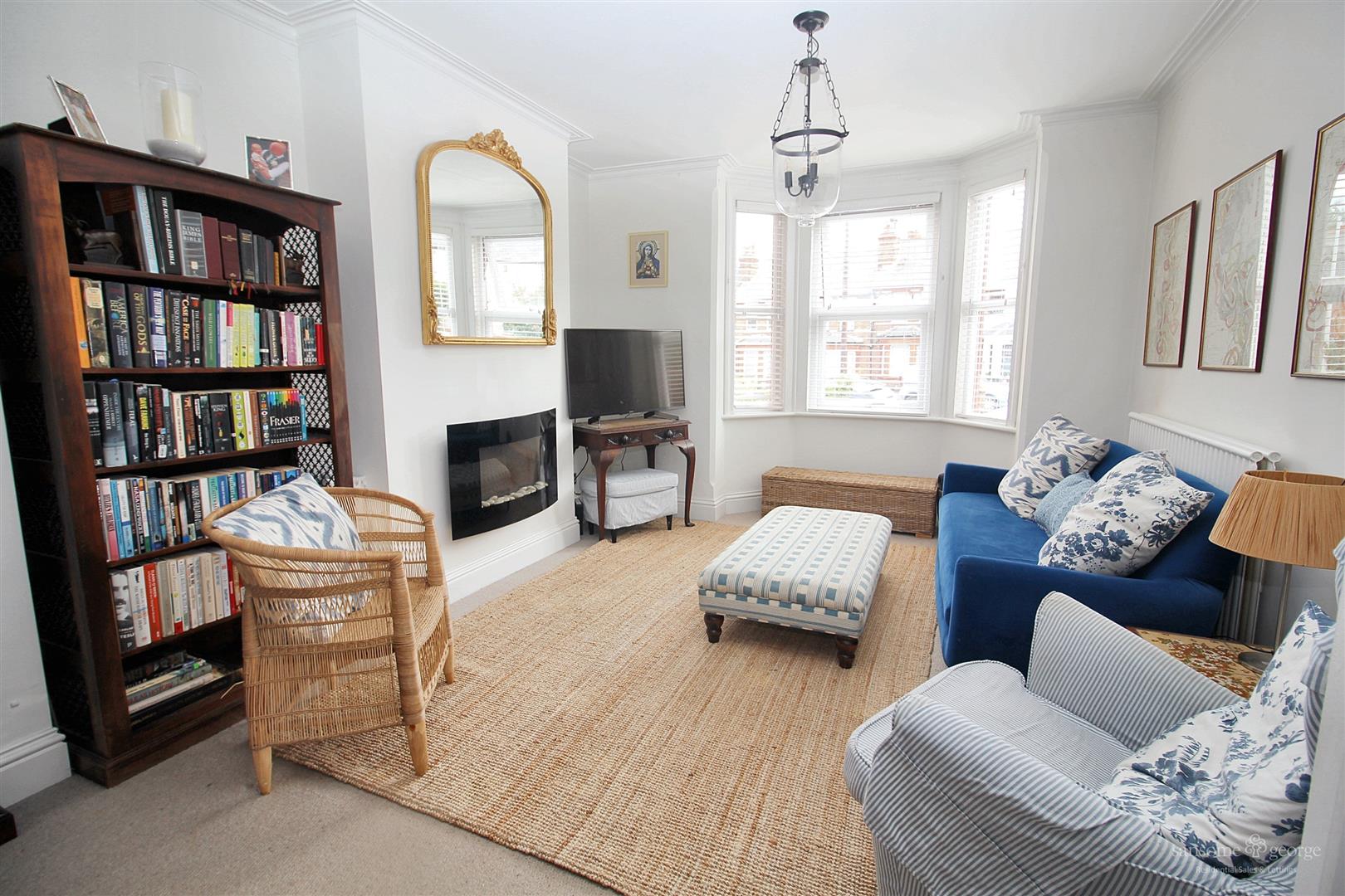 3 bed property in Grovelands Road, Reading